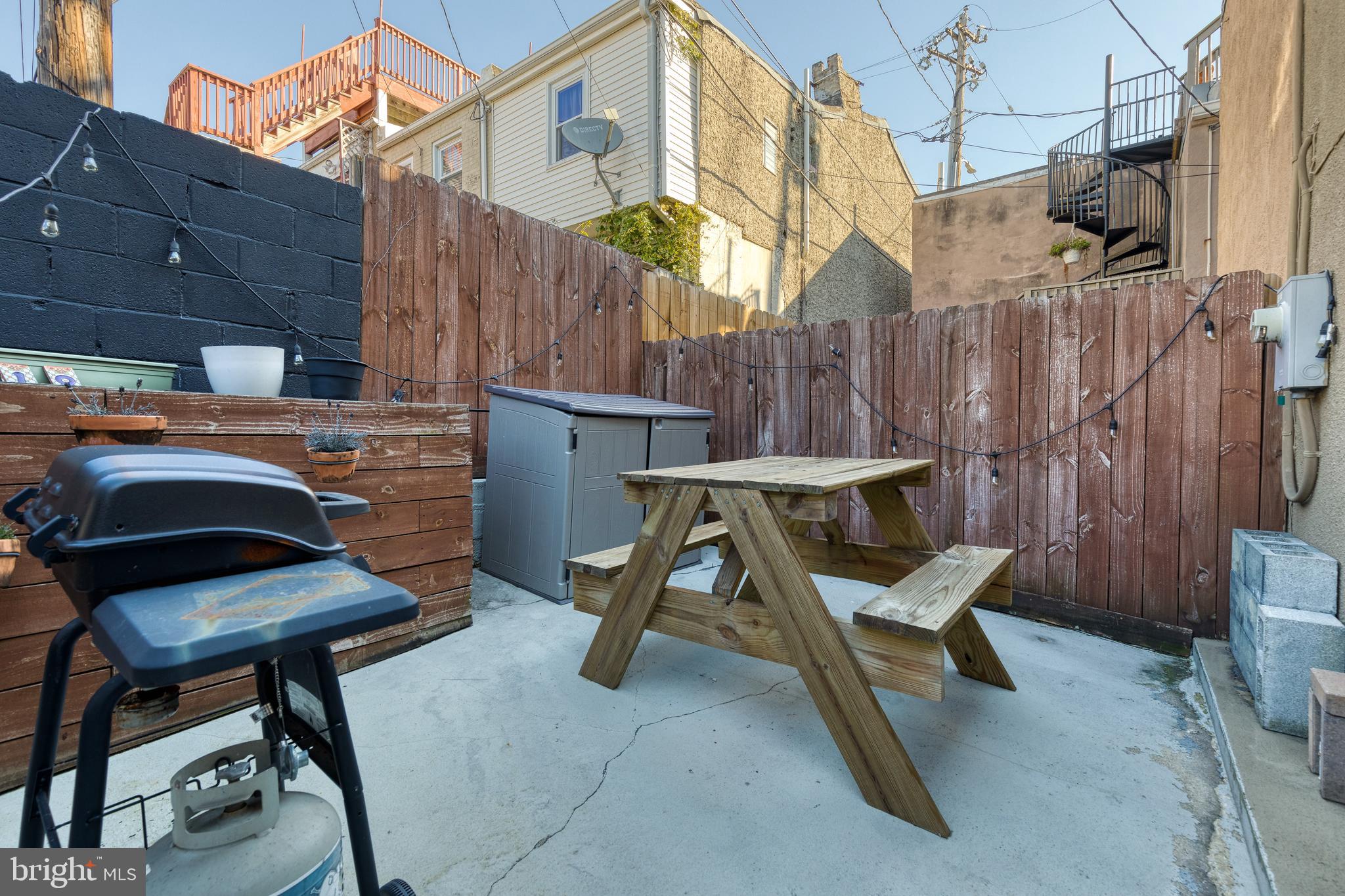2218 FLEET STREET