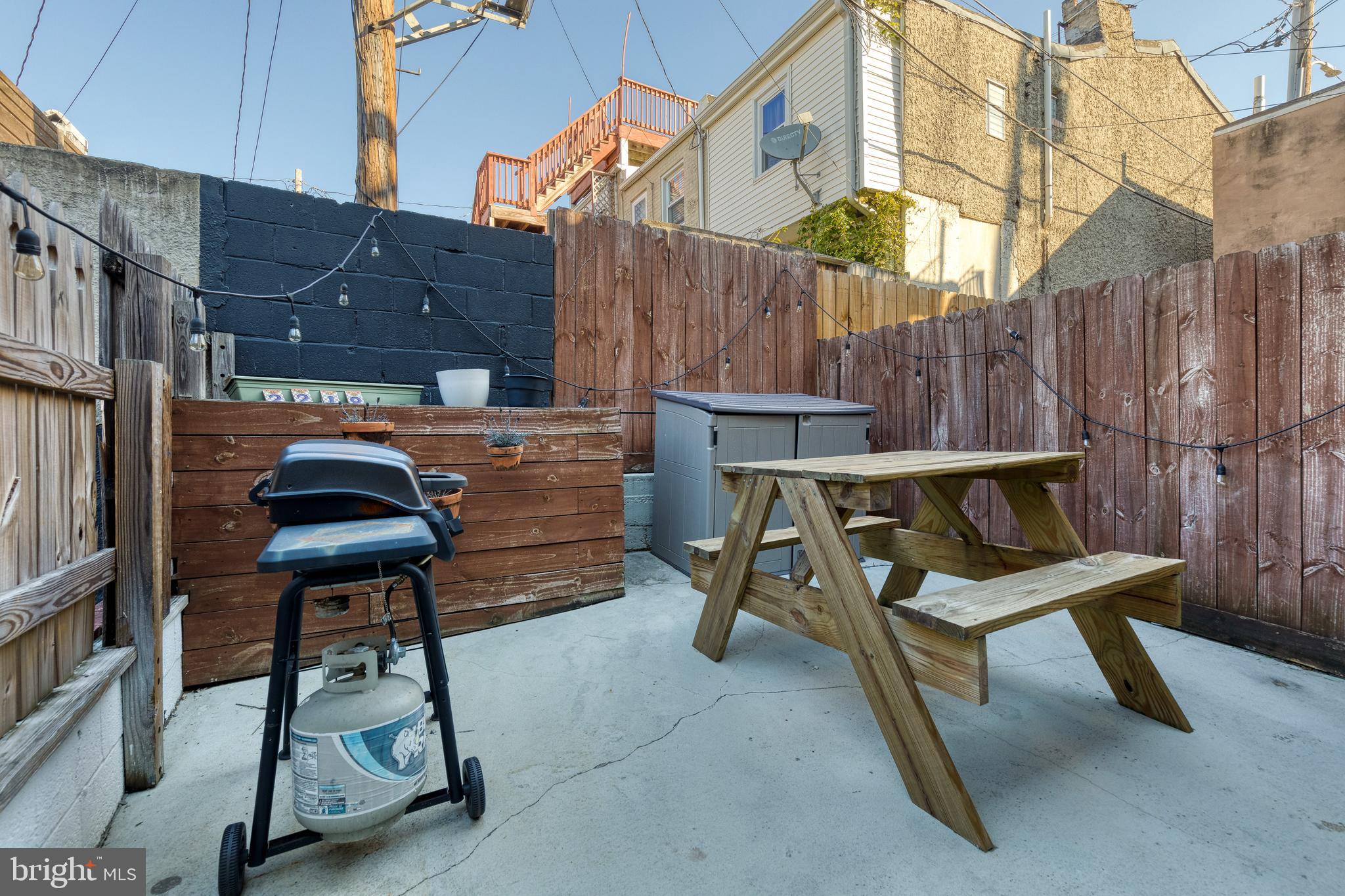 2218 FLEET STREET