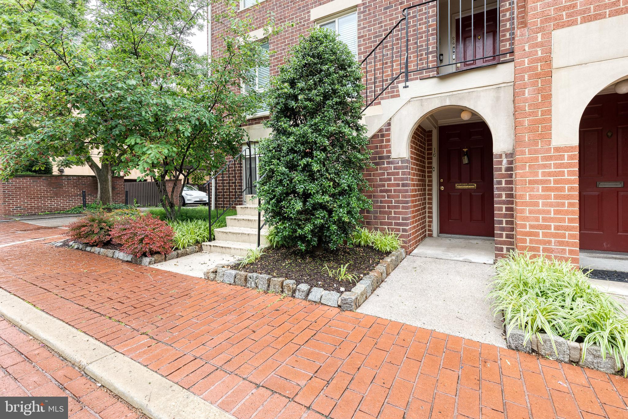 16 W HILL STREET R 12