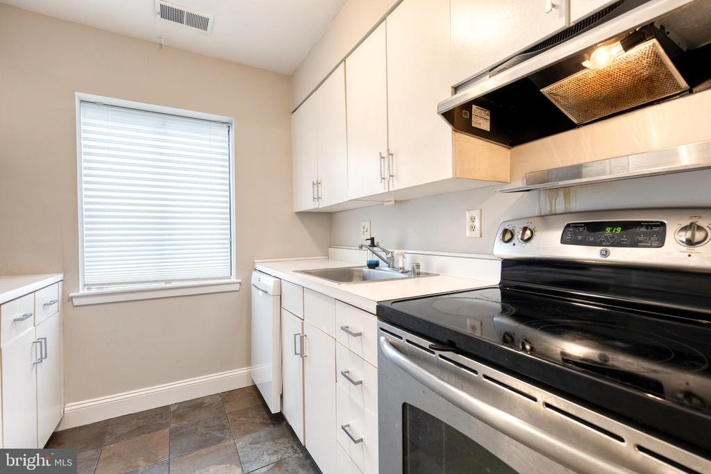 16 W HILL STREET R 12