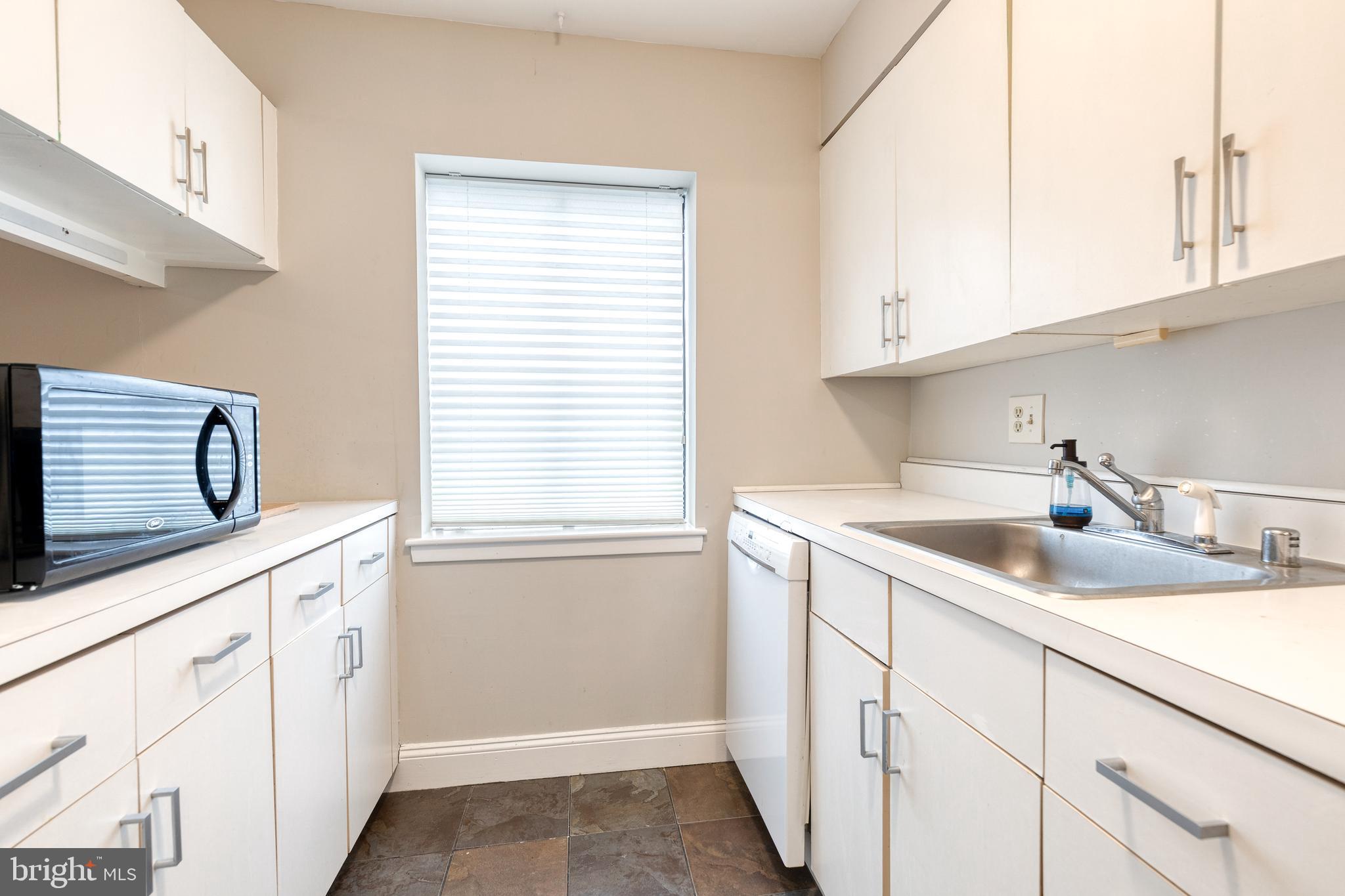 16 W HILL STREET R 12