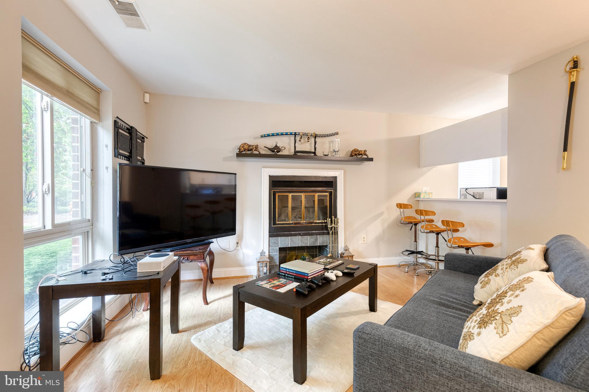 16 W HILL STREET R 12