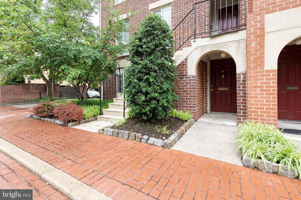 16 W HILL STREET R 12