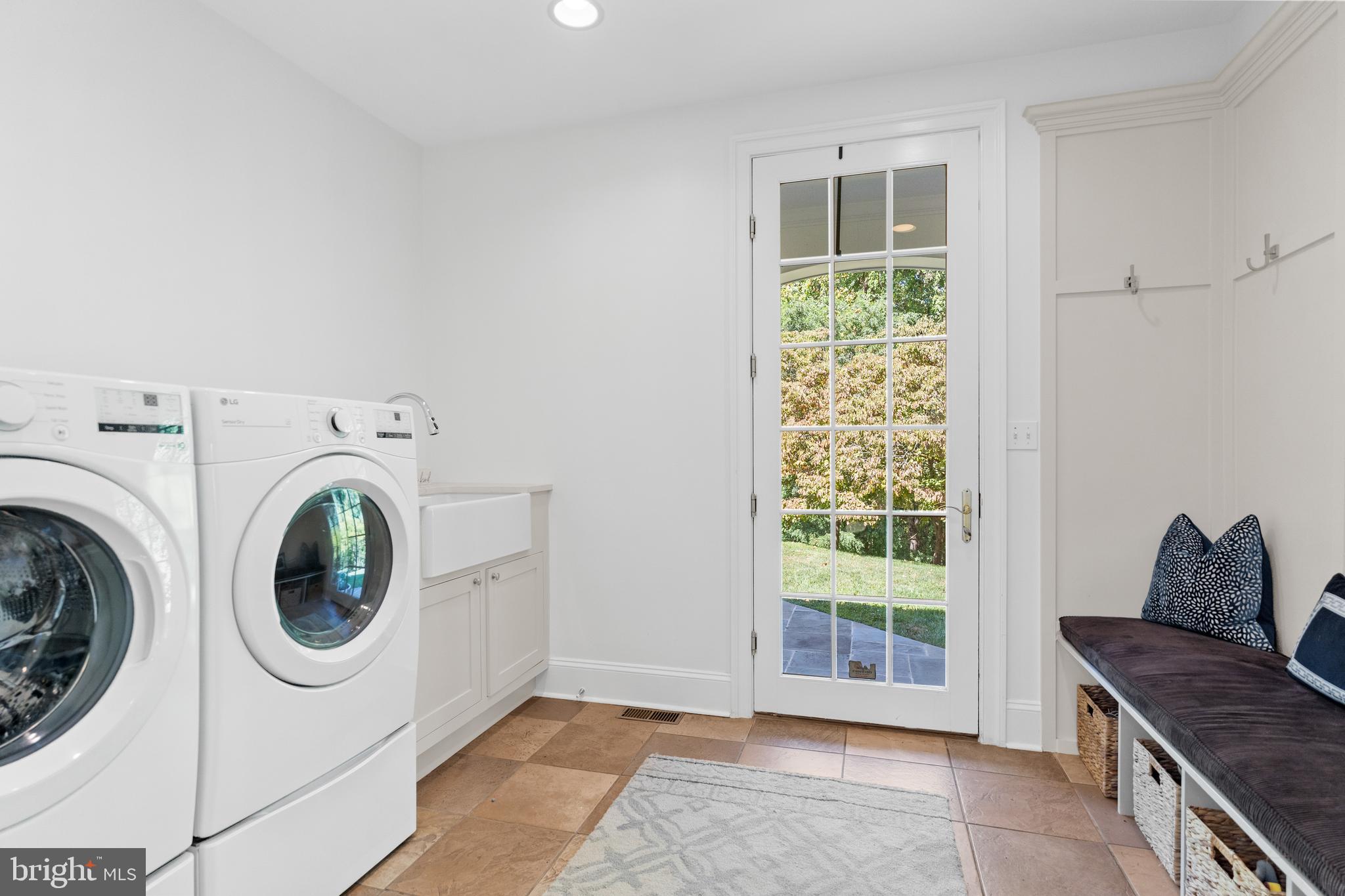 39 Brett Manor Ct