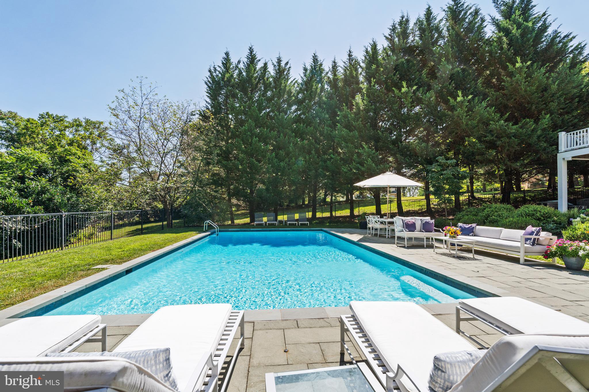 39 Brett Manor Ct
