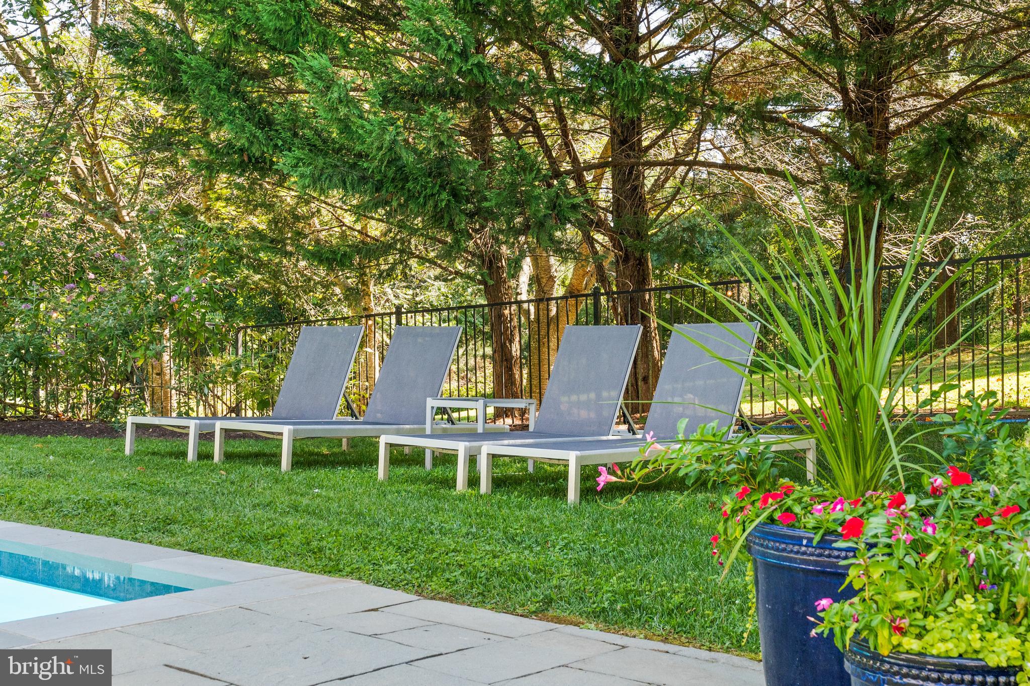 39 Brett Manor Ct