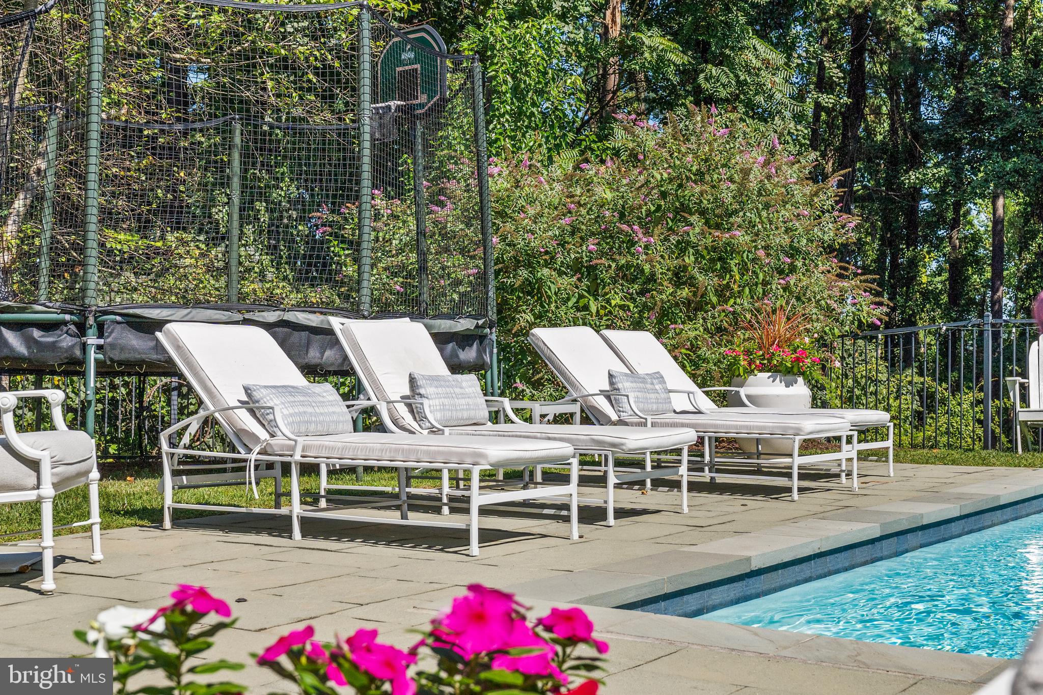 39 Brett Manor Ct
