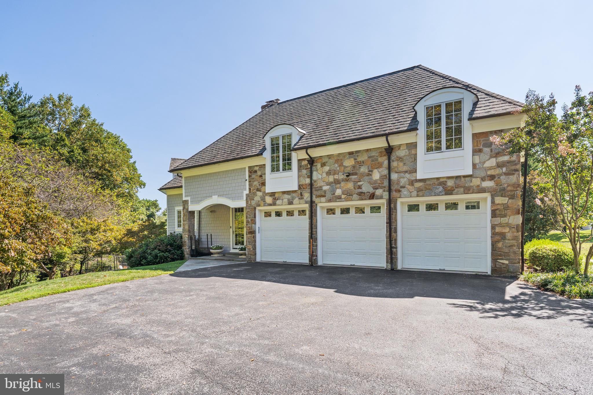 39 Brett Manor Ct
