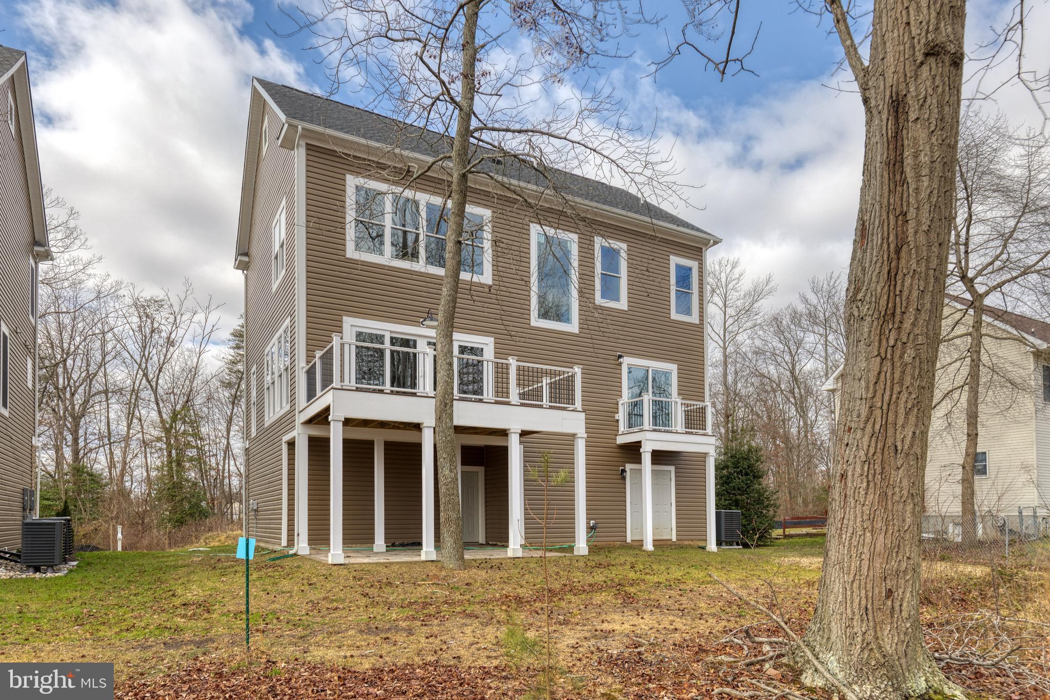 827 CEDAR AVENUE