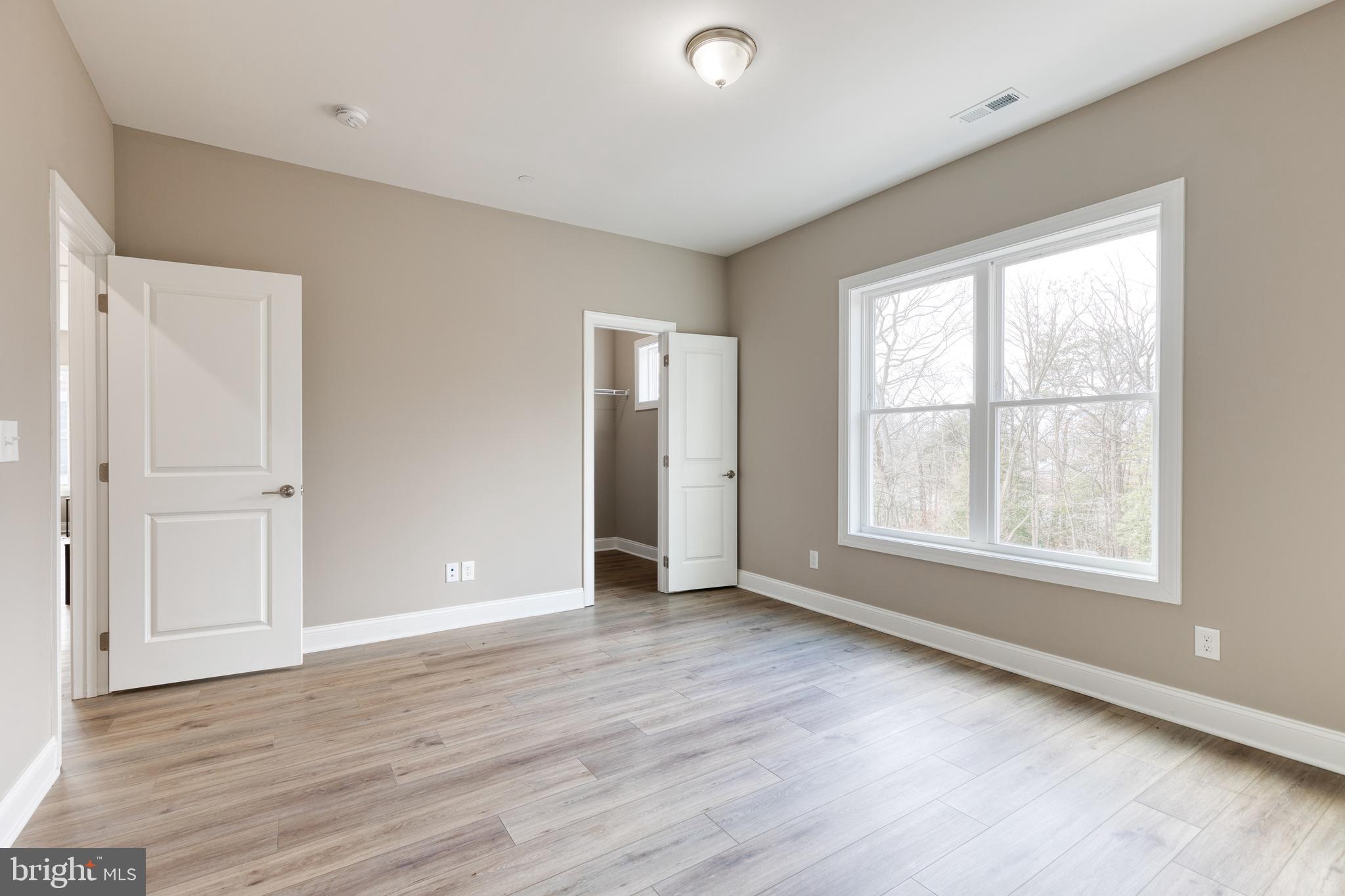 827 CEDAR AVENUE