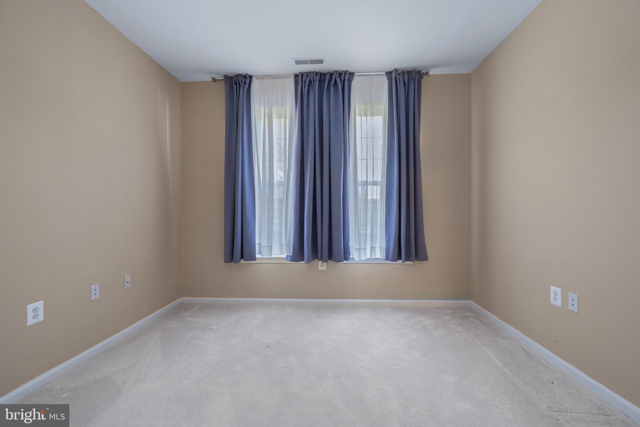 400 SYMPHONY CIRCLE 70B