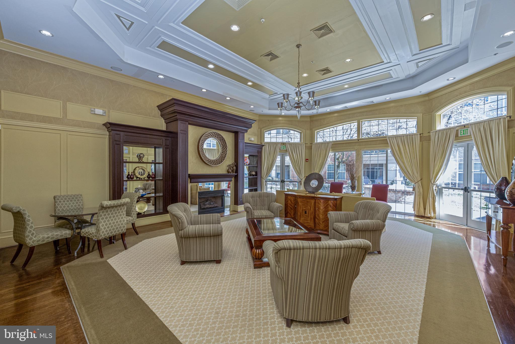 400 SYMPHONY CIRCLE 70B