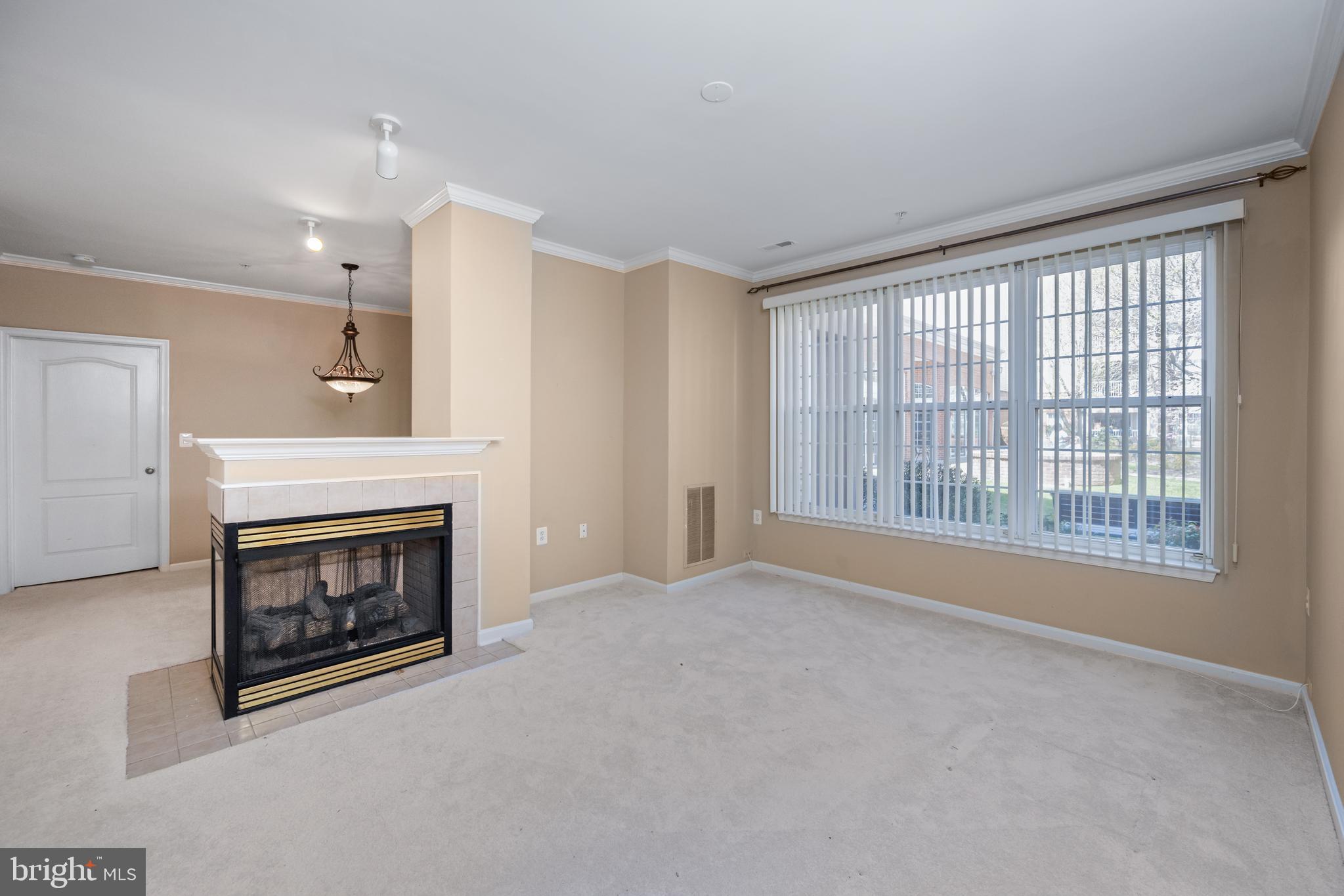 400 SYMPHONY CIRCLE 70B