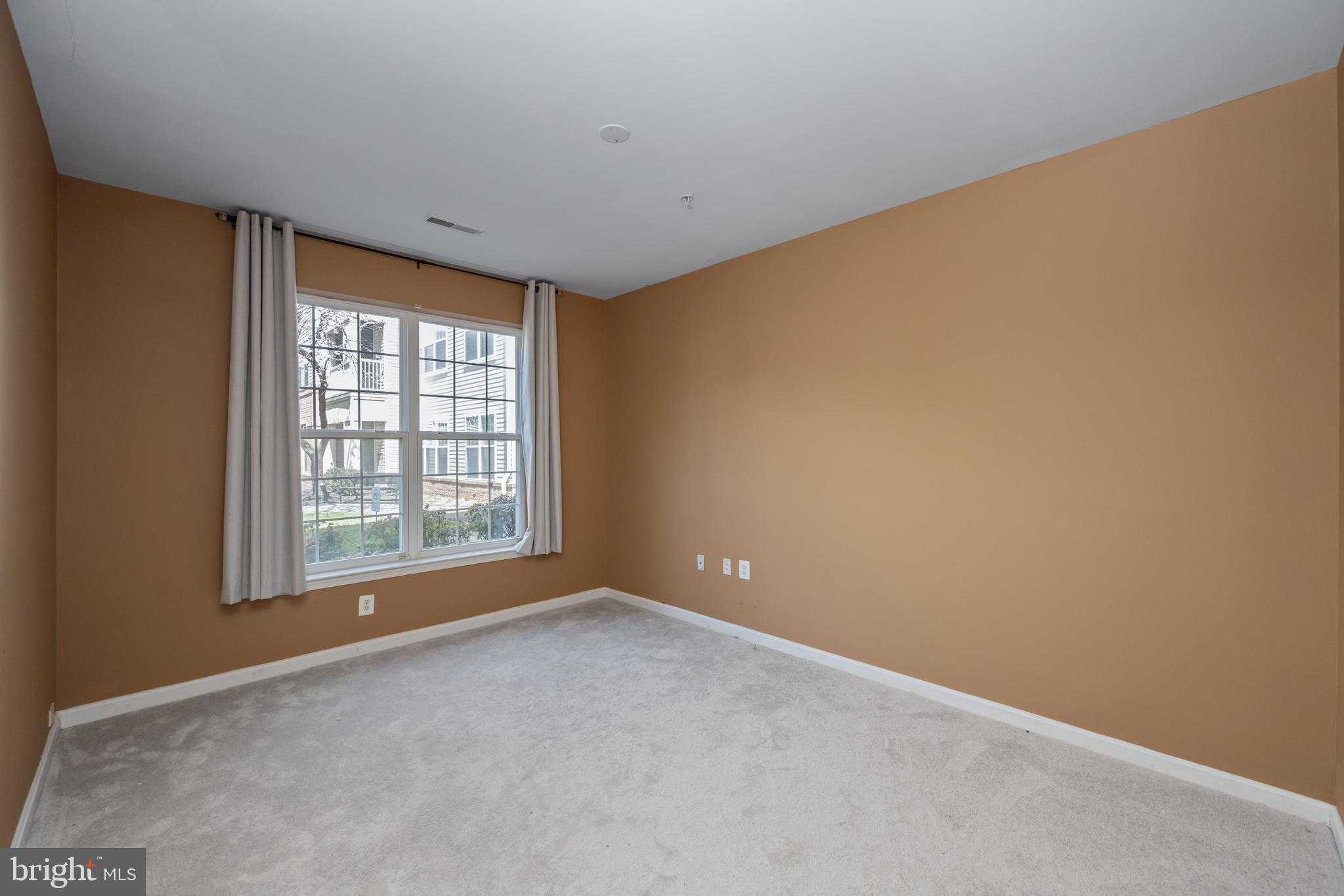 400 SYMPHONY CIRCLE 70B