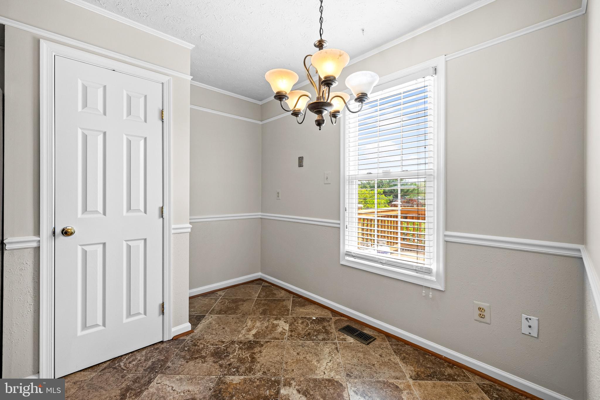 25 ASHMILL COURT