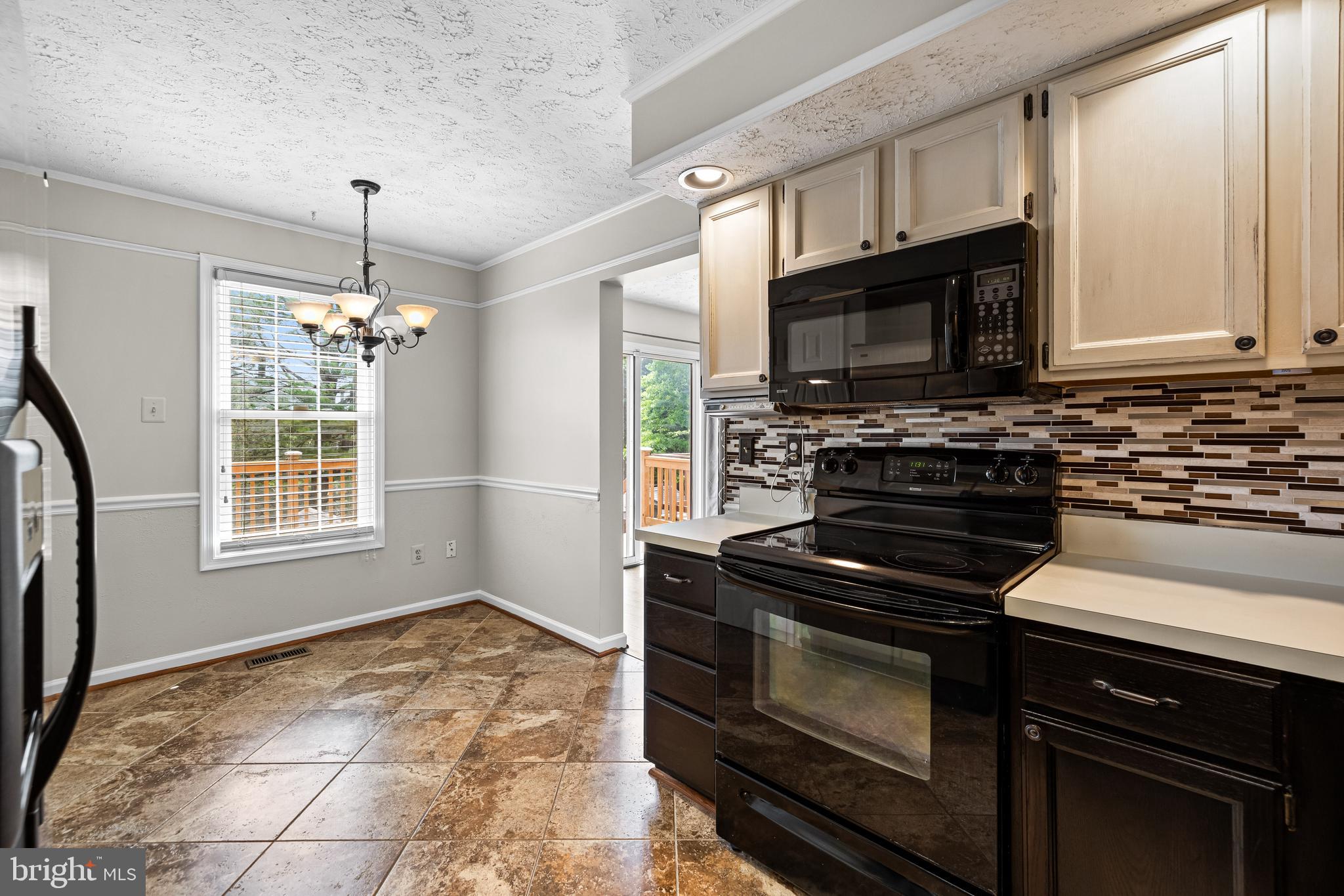 25 ASHMILL COURT