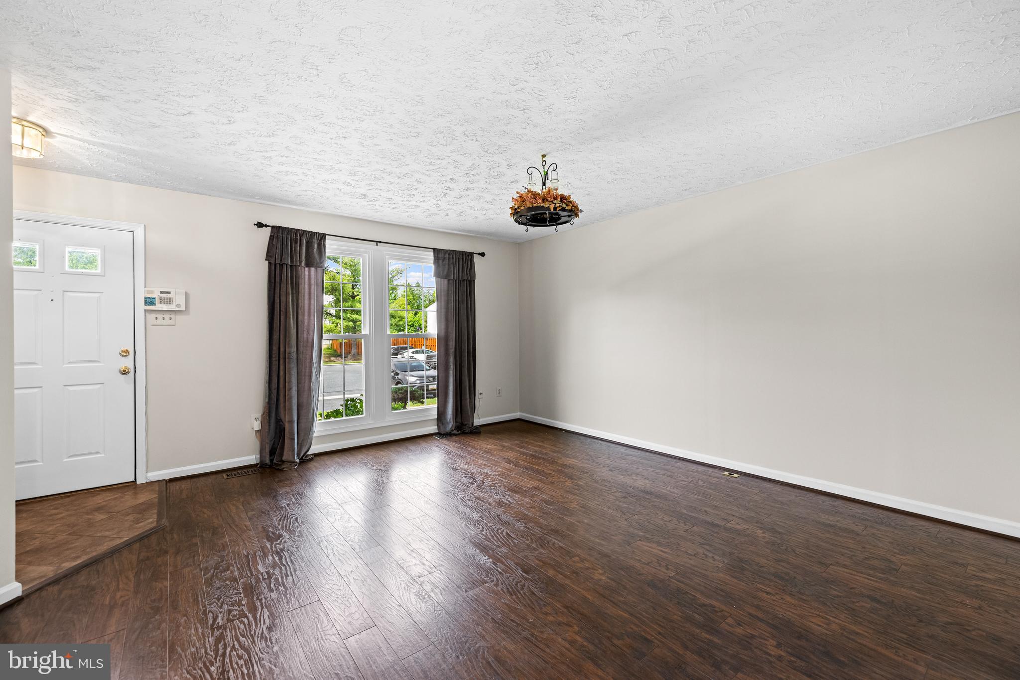 25 ASHMILL COURT