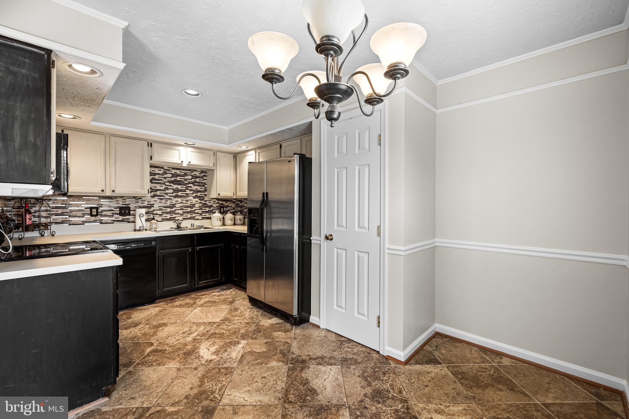25 ASHMILL COURT
