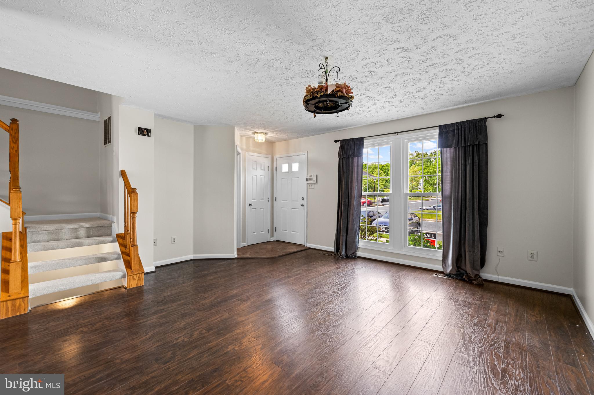 25 ASHMILL COURT