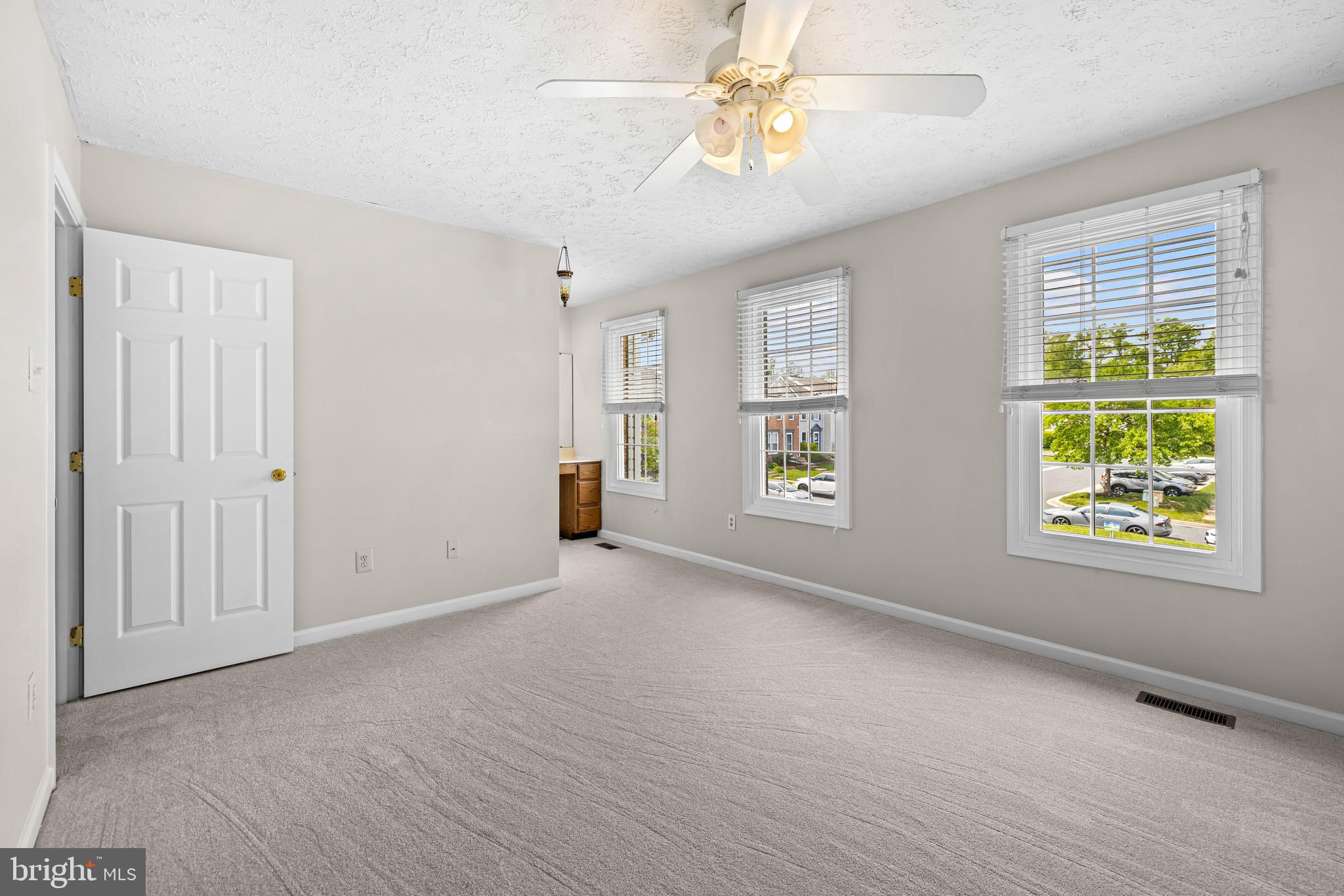 25 ASHMILL COURT