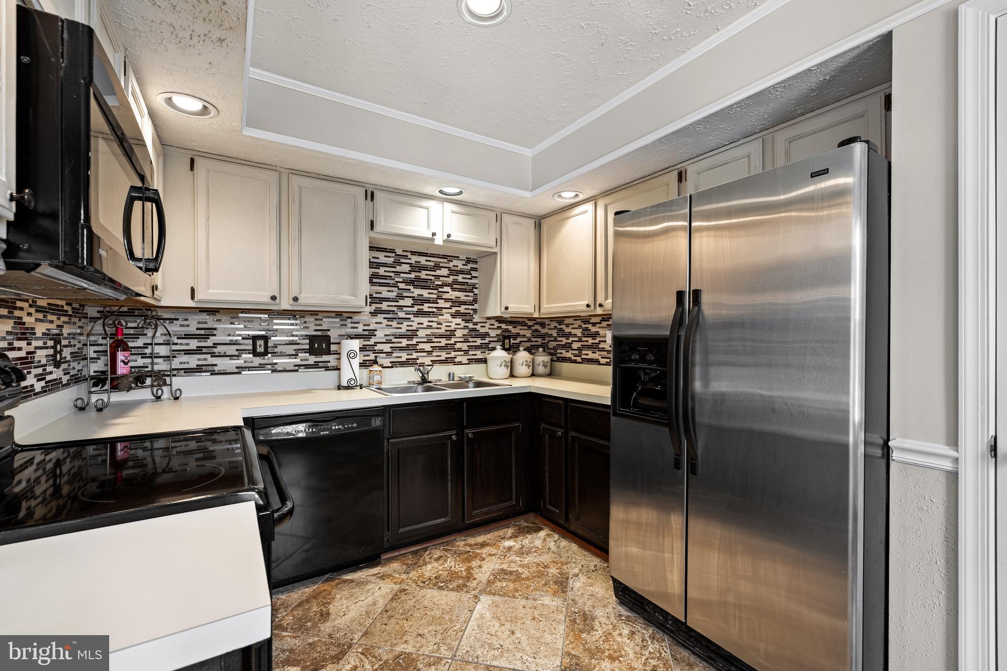 25 ASHMILL COURT