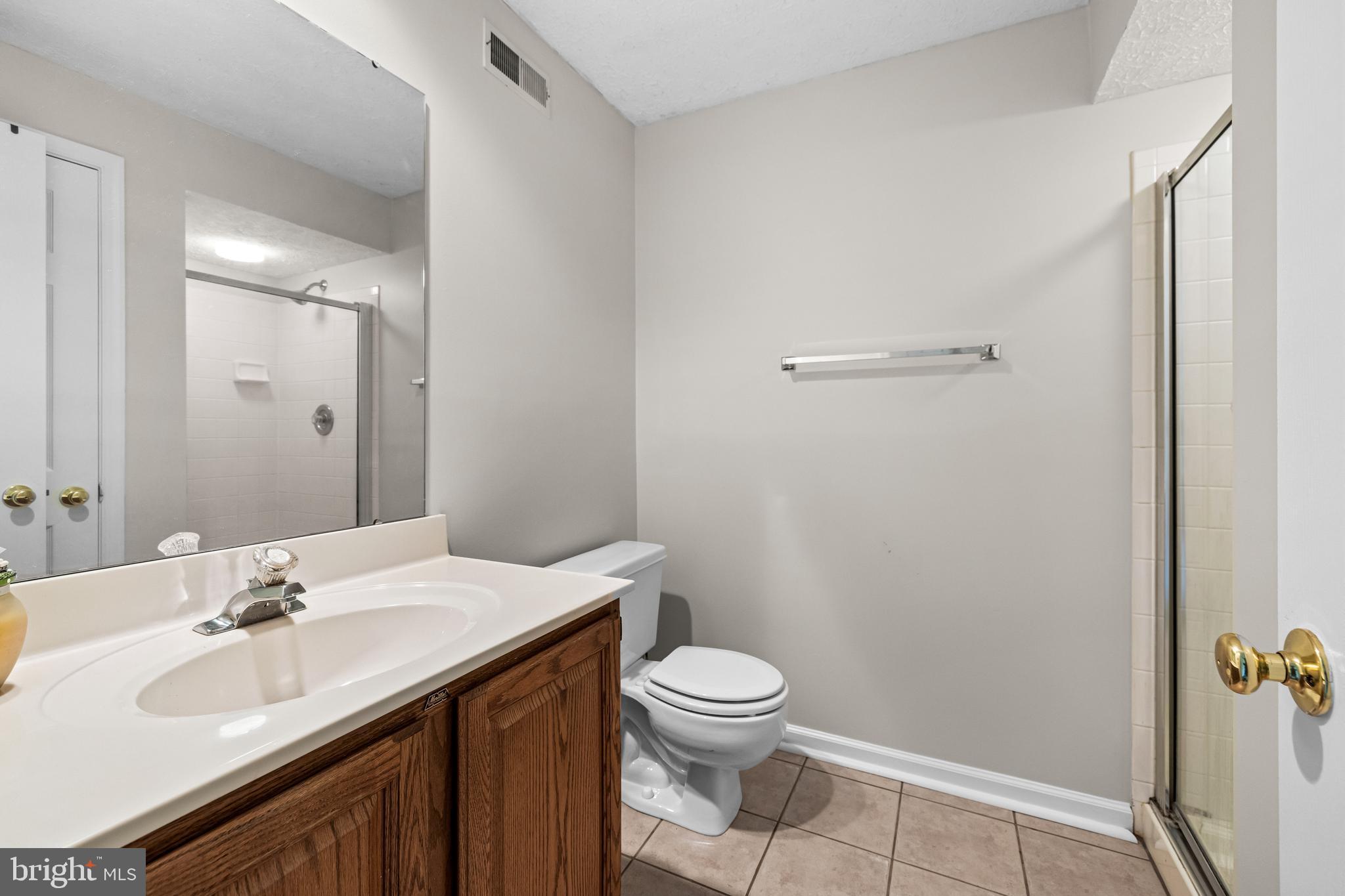 25 ASHMILL COURT