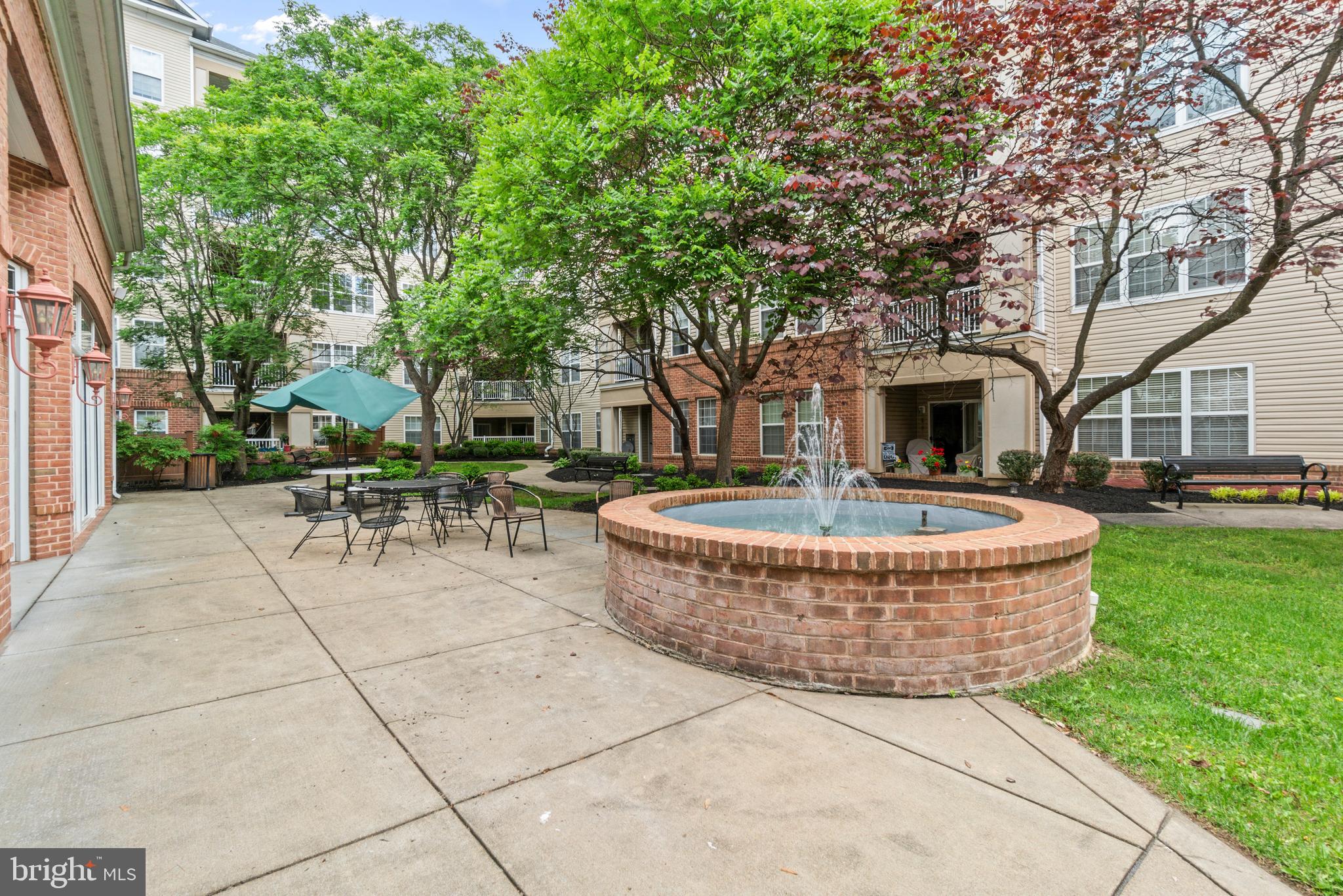400 SYMPHONY CIRCLE 544D
