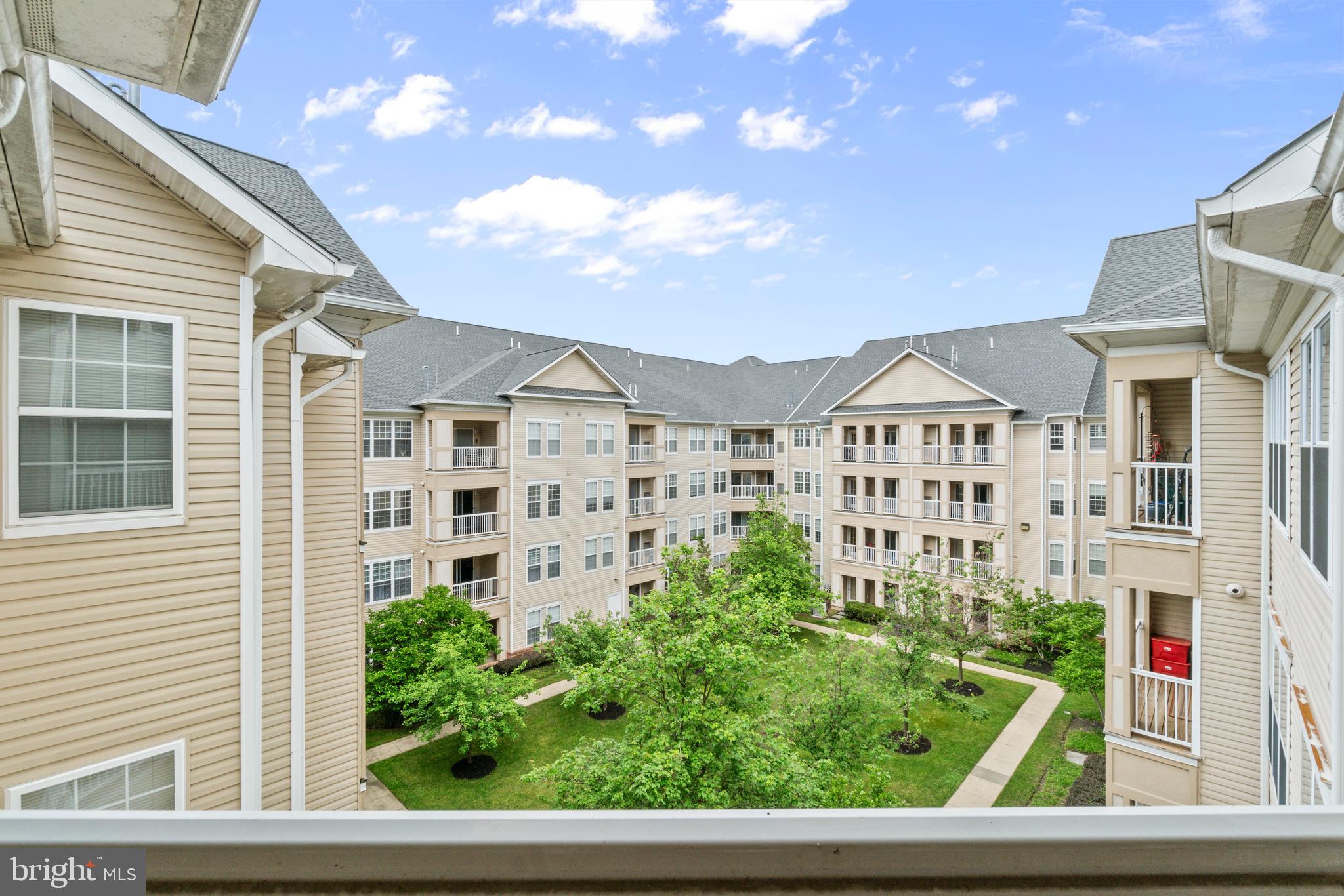 400 SYMPHONY CIRCLE 544D