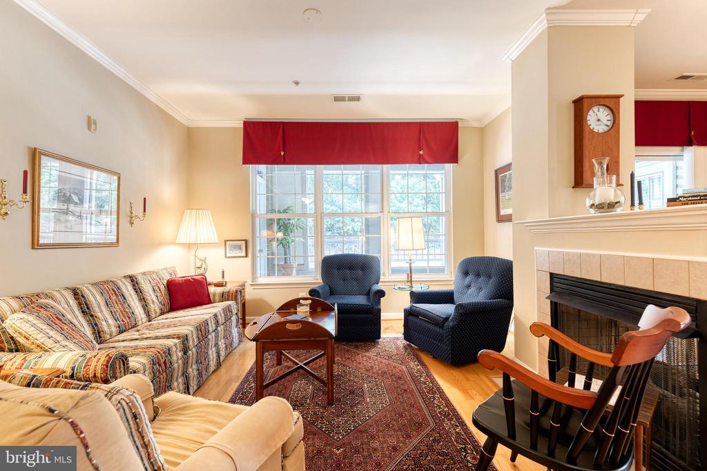 400 SYMPHONY CIRCLE 325