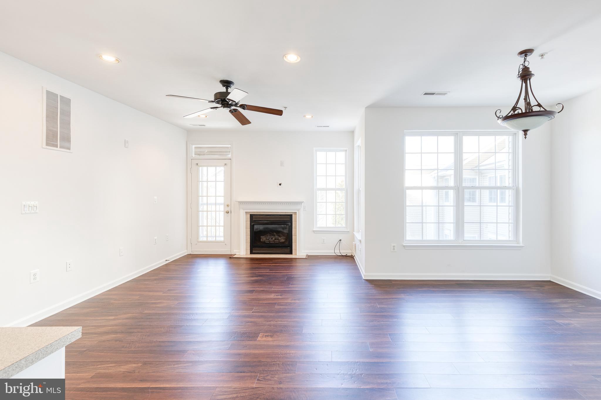 400 SYMPHONY CIRCLE 360C