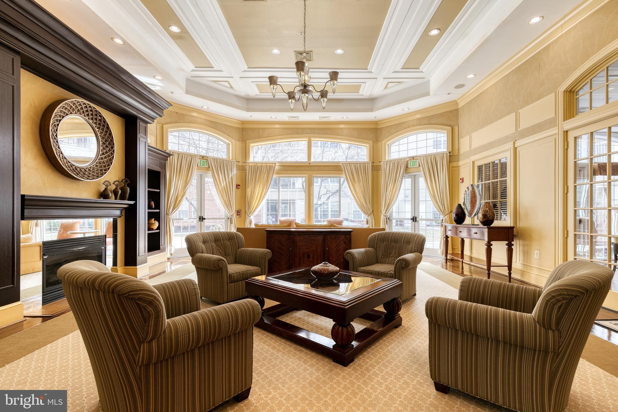 400 SYMPHONY CIRCLE 360C