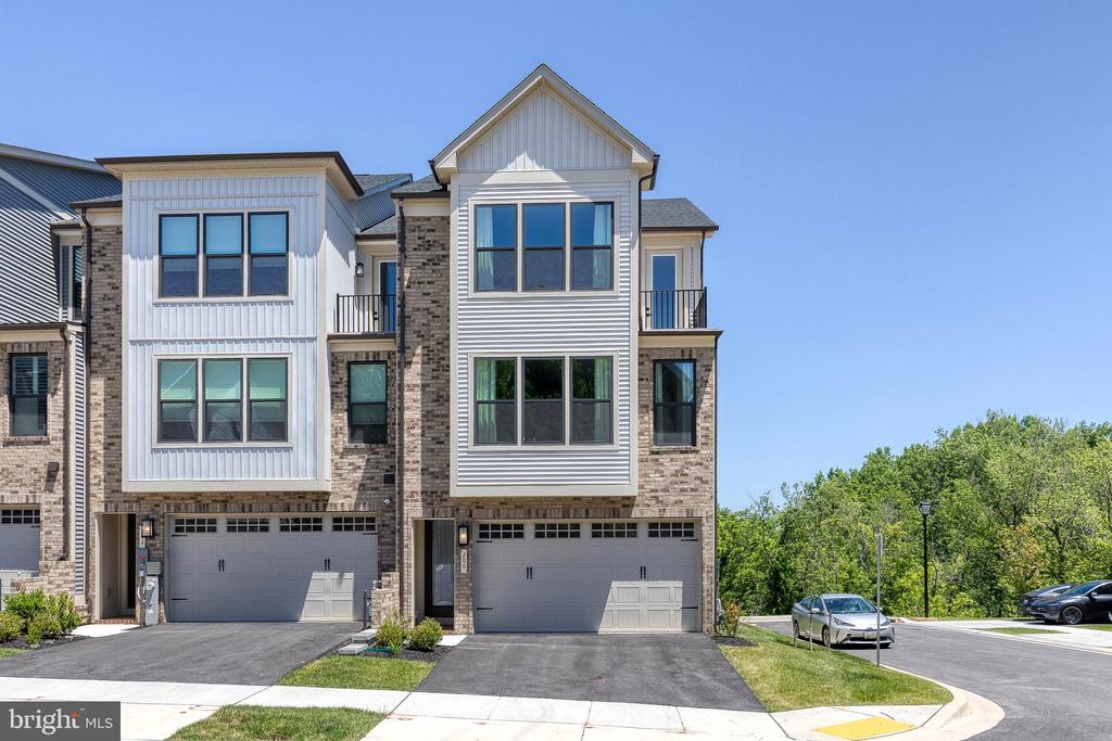 200 HICKORY HOLLOW COURT
