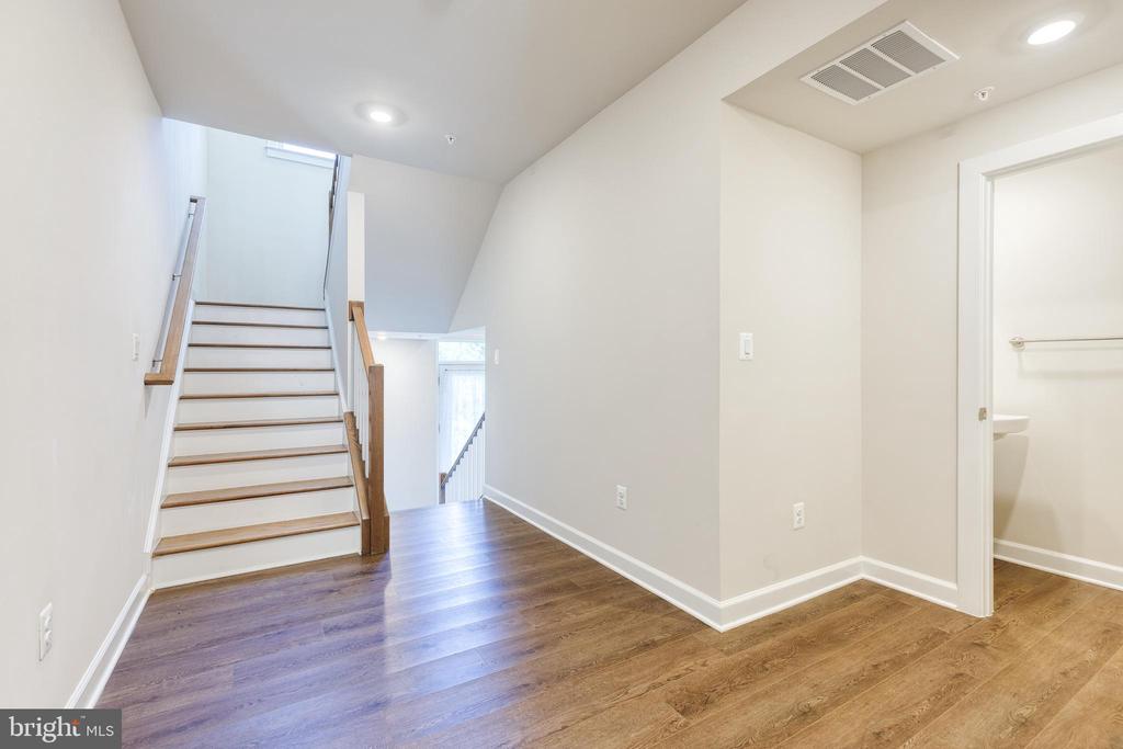 200 HICKORY HOLLOW COURT