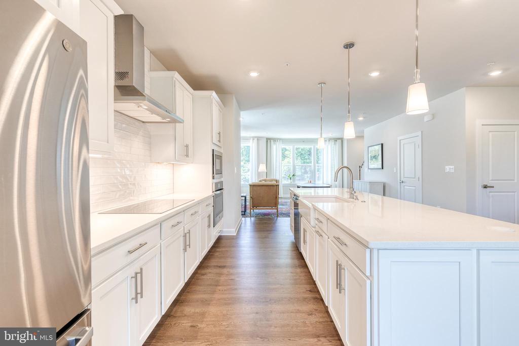 200 HICKORY HOLLOW COURT