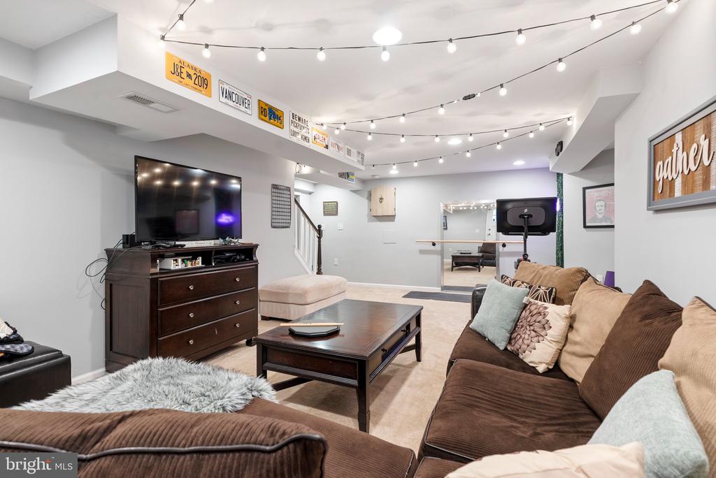 912 LOCUSTVALE ROAD