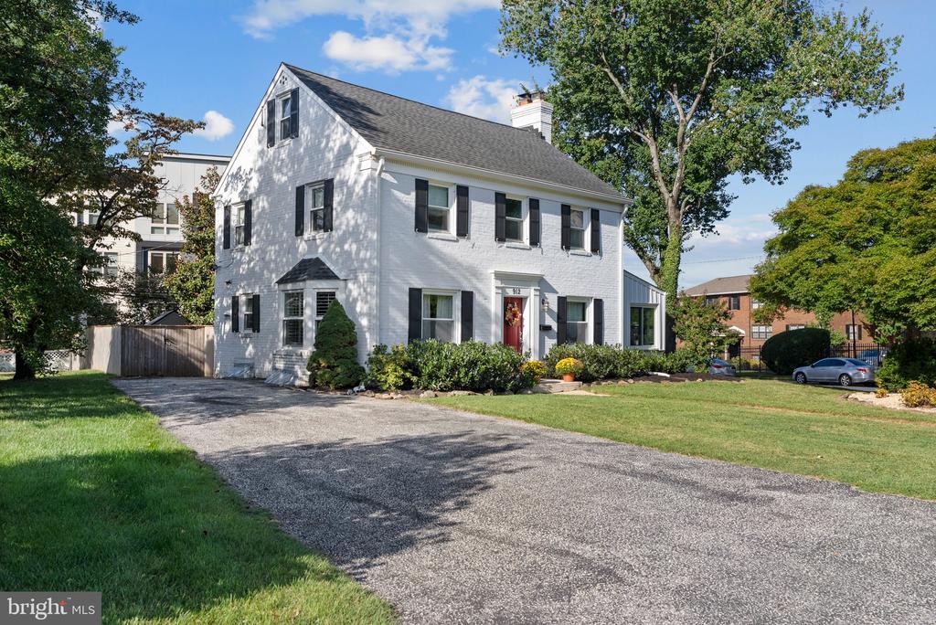 912 LOCUSTVALE ROAD