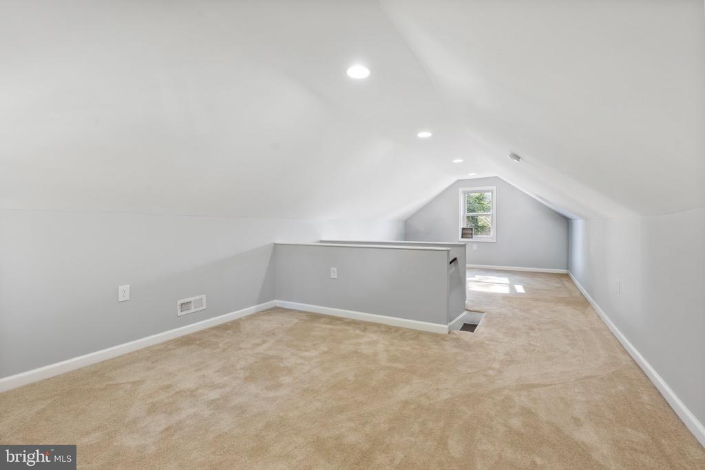 912 LOCUSTVALE ROAD