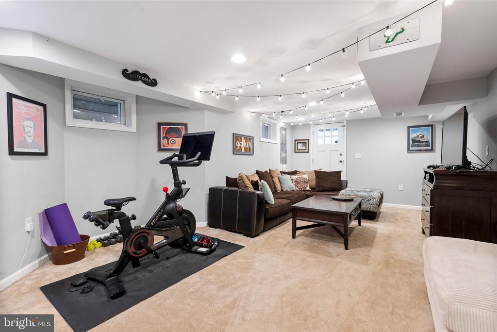 912 LOCUSTVALE ROAD