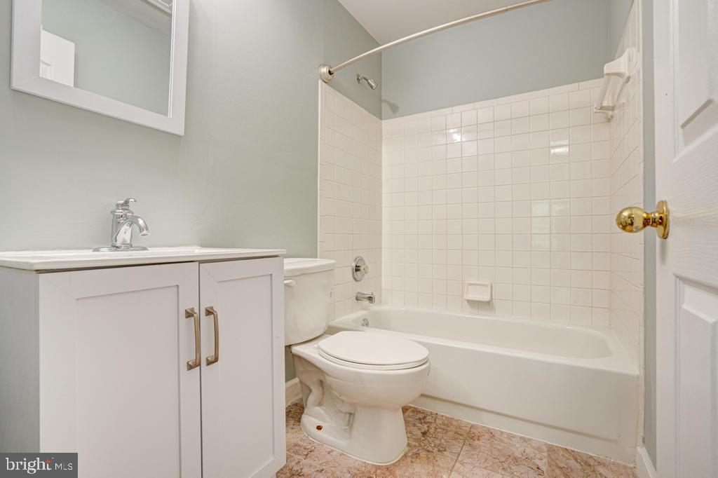 4421 Rolling Meadows Way