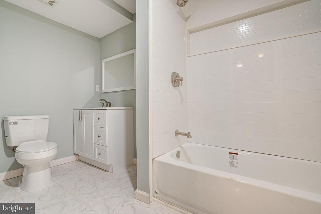 4421 Rolling Meadows Way