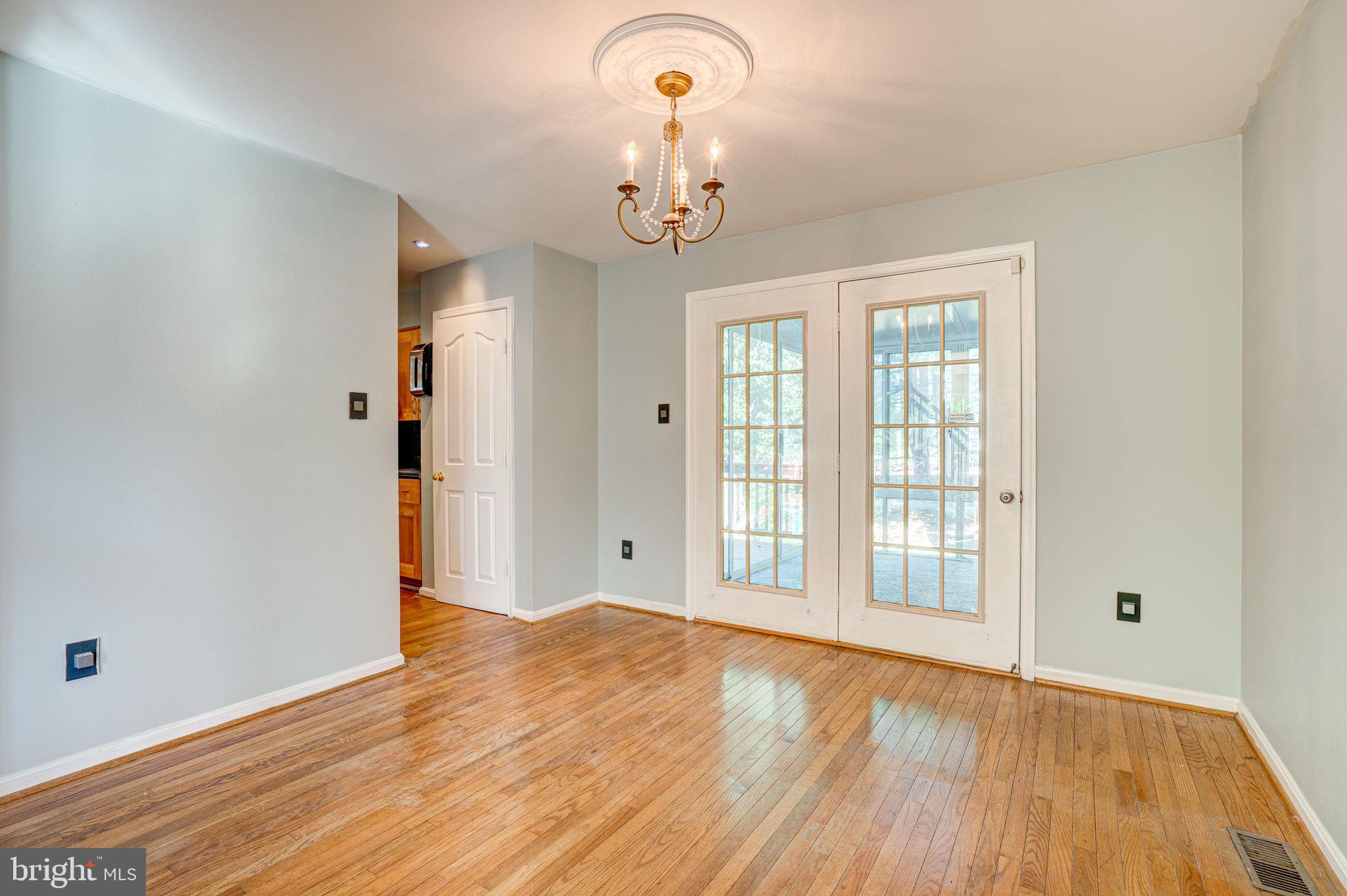 4421 Rolling Meadows Way