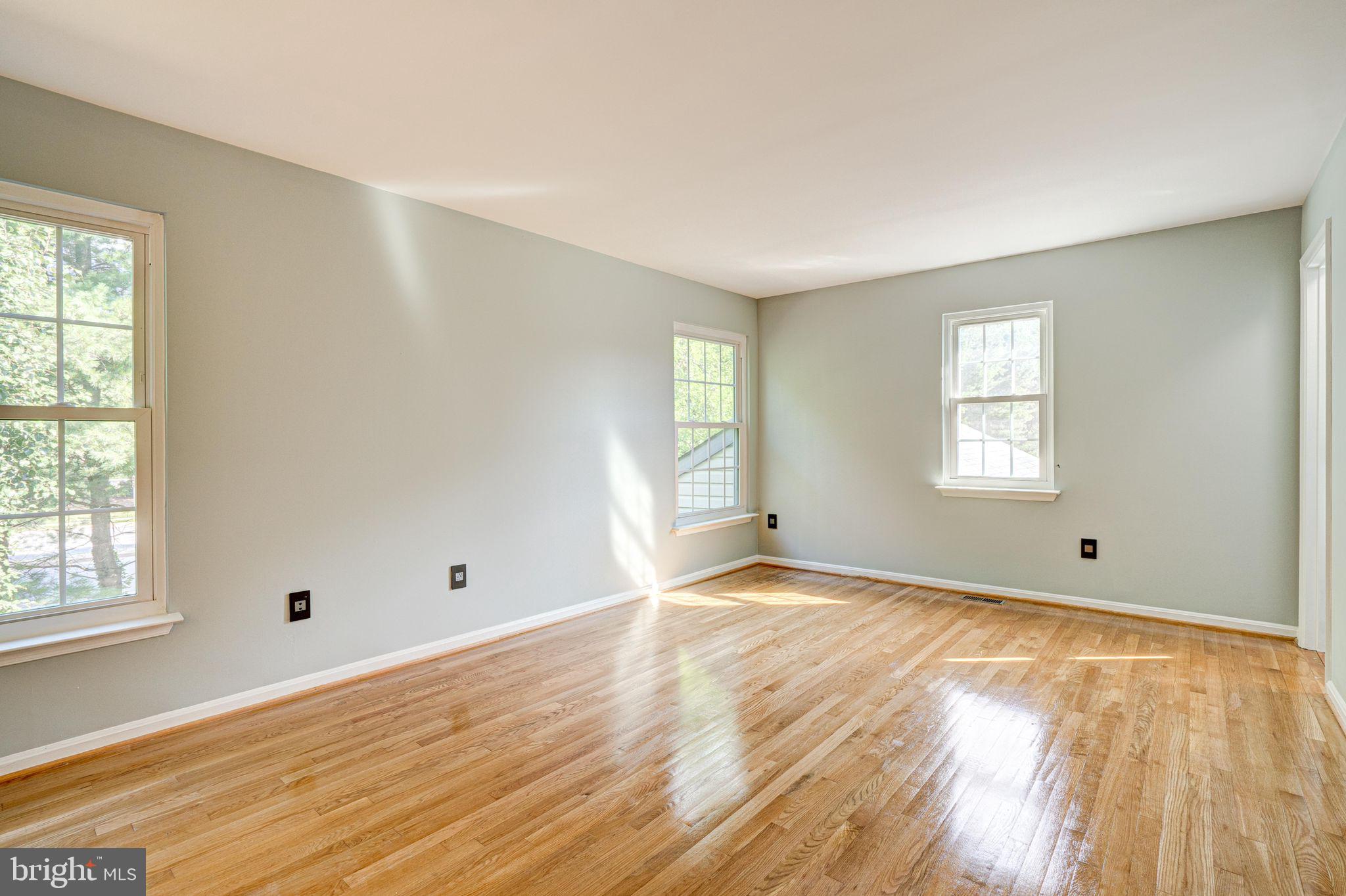 4421 Rolling Meadows Way