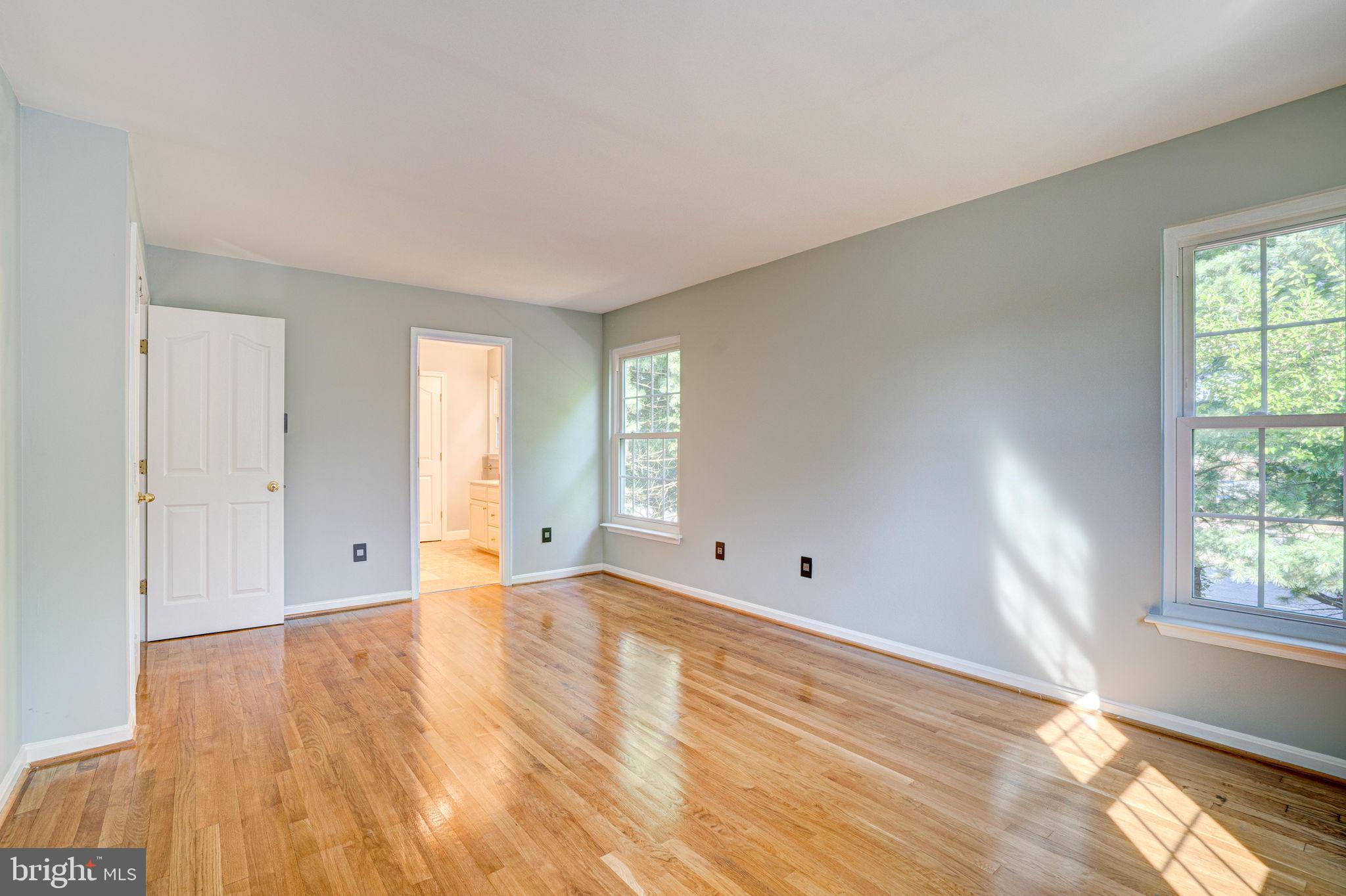4421 Rolling Meadows Way