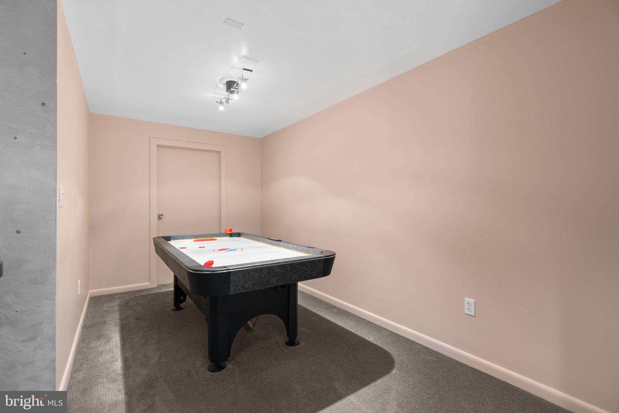 9753 POLISHED STONE