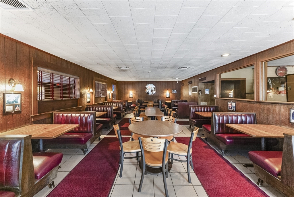 2352 Cranberry Hwy