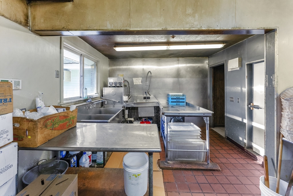 2352 Cranberry Hwy