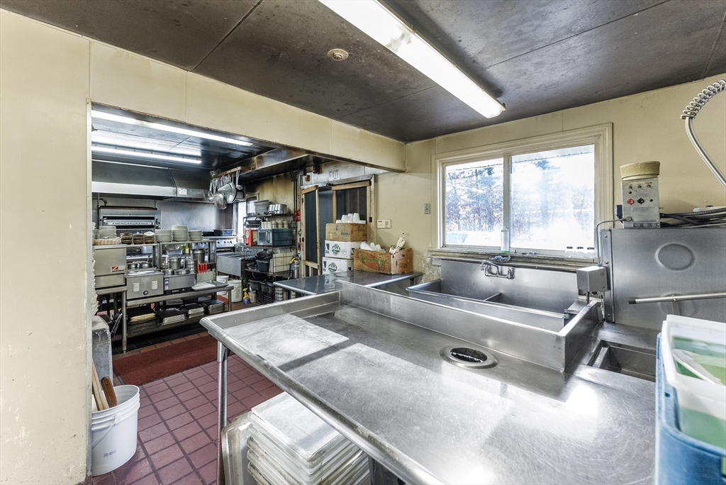 2352 Cranberry Hwy