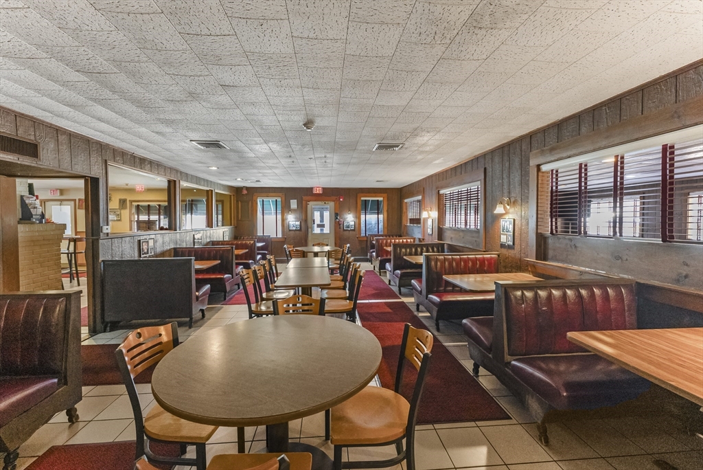 2352 Cranberry Hwy