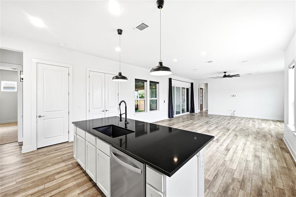 7801 Donnelley DR