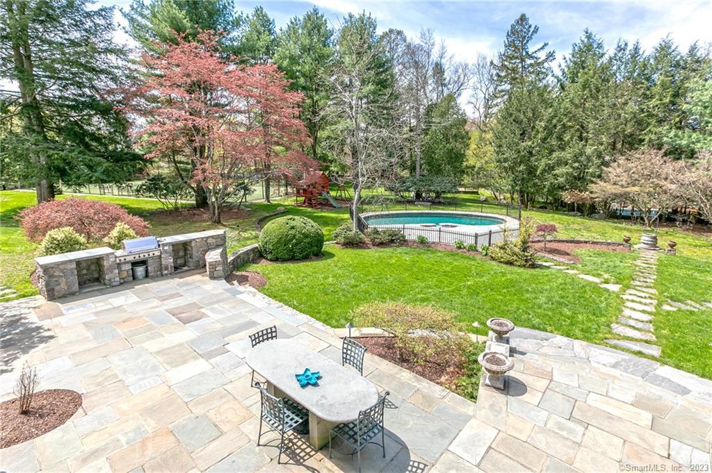 9 Brookside Drive